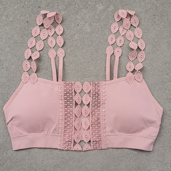 Rose crochet applique boho bralette - Picture 3 of 4
